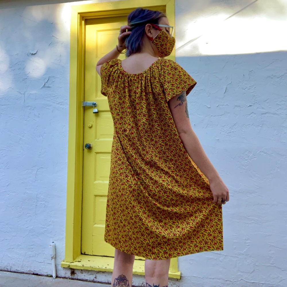 VTG 1970s Ditsy Floral Mini Dress with Face Mask - Picture 4 of 11